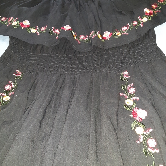 Embroidered Off Shoulder Midi Dress - Picture 7 of 11